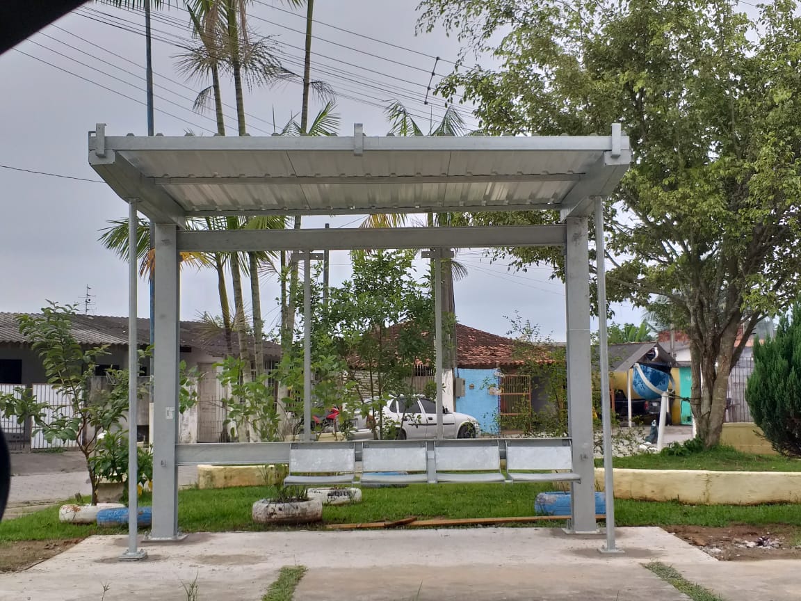 16 novos abrigos de pontos de ônibus estão sendo instalados em diversos lugares da cidade