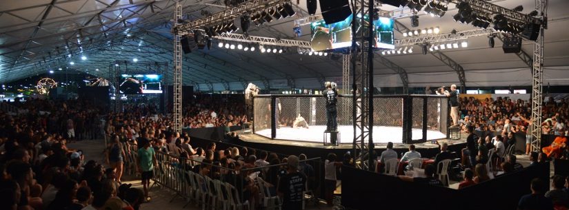 Mais de quatro mil pessoas comparecem a luta de MMA MAX Fight 21 em Caraguatatuba