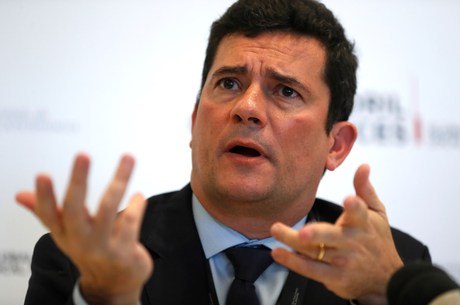 Moro diz que ‘hackers não vão interferir na missão’