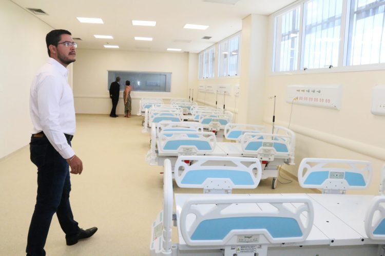 Prefeitos do Litoral Norte participam de visita técnica ao Hospital Regional em Caraguatatuba