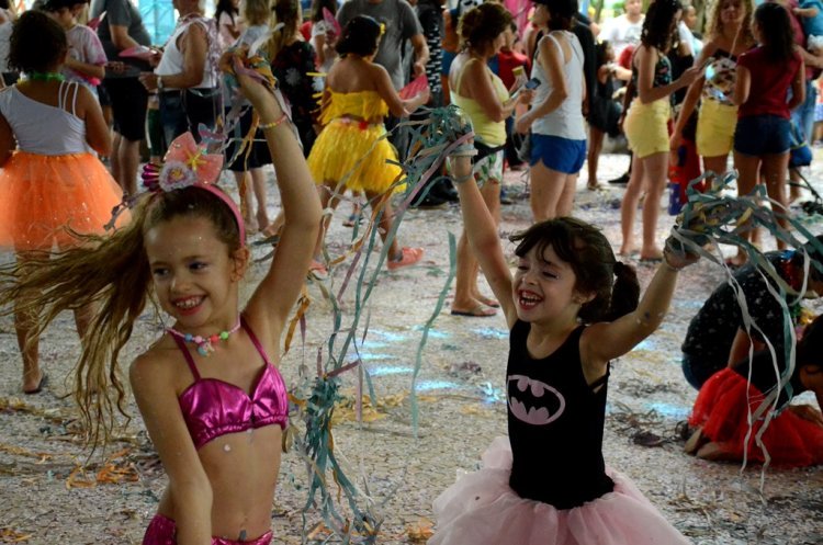 VEJA FOTOS DE SÁBADO 22º Carnaval de Antigamente