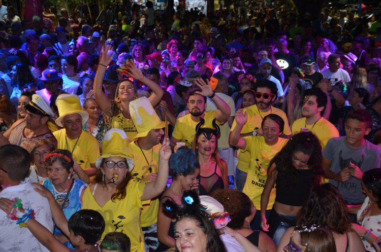 VEJA FOTOS DE SÁBADO 22º Carnaval de Antigamente