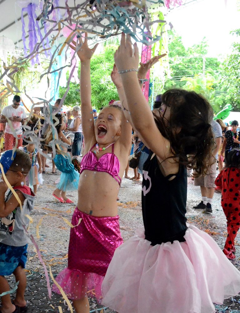 VEJA FOTOS DE SÁBADO 22º Carnaval de Antigamente