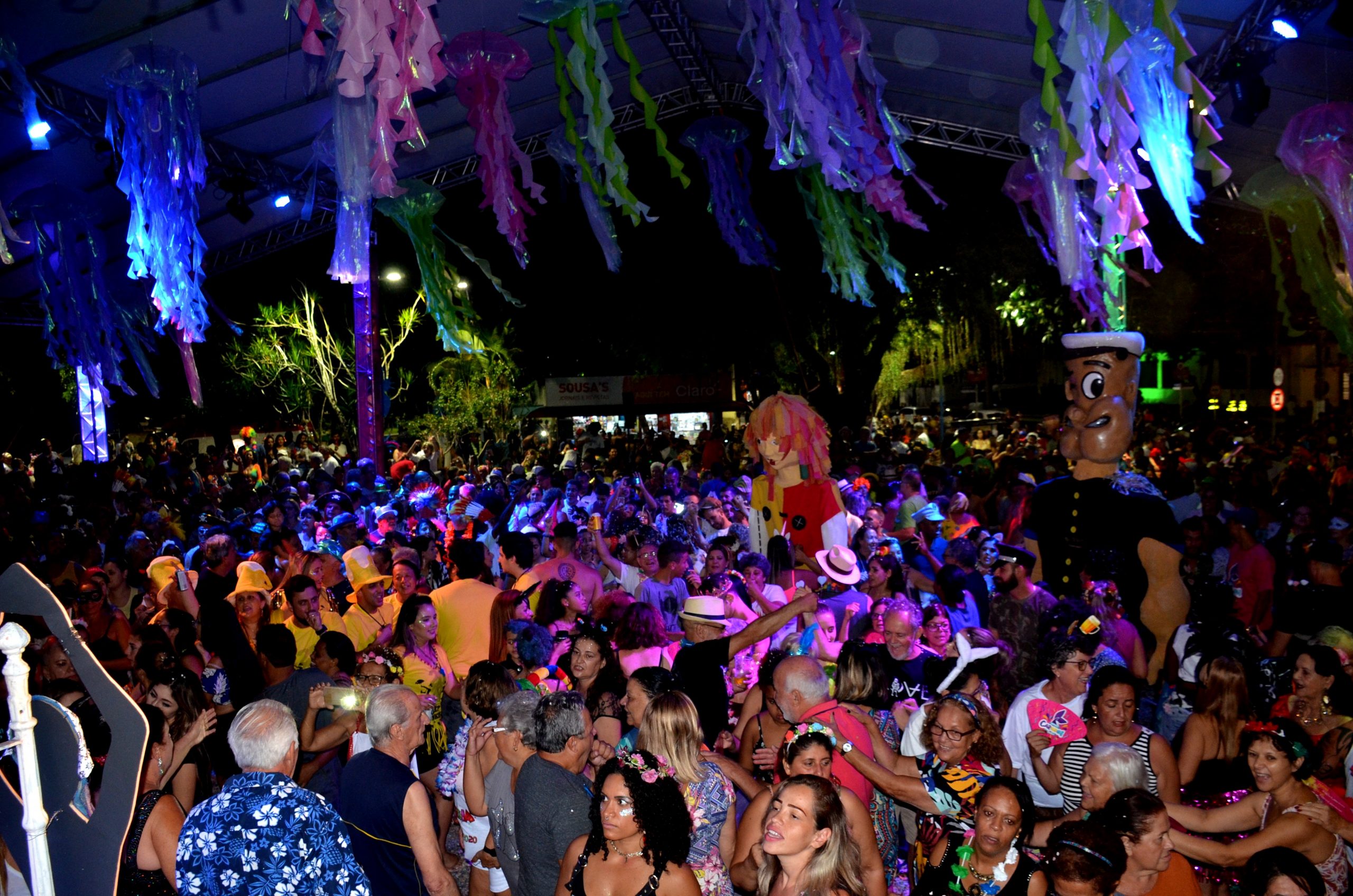 VEJA FOTOS DE SÁBADO 22º Carnaval de Antigamente