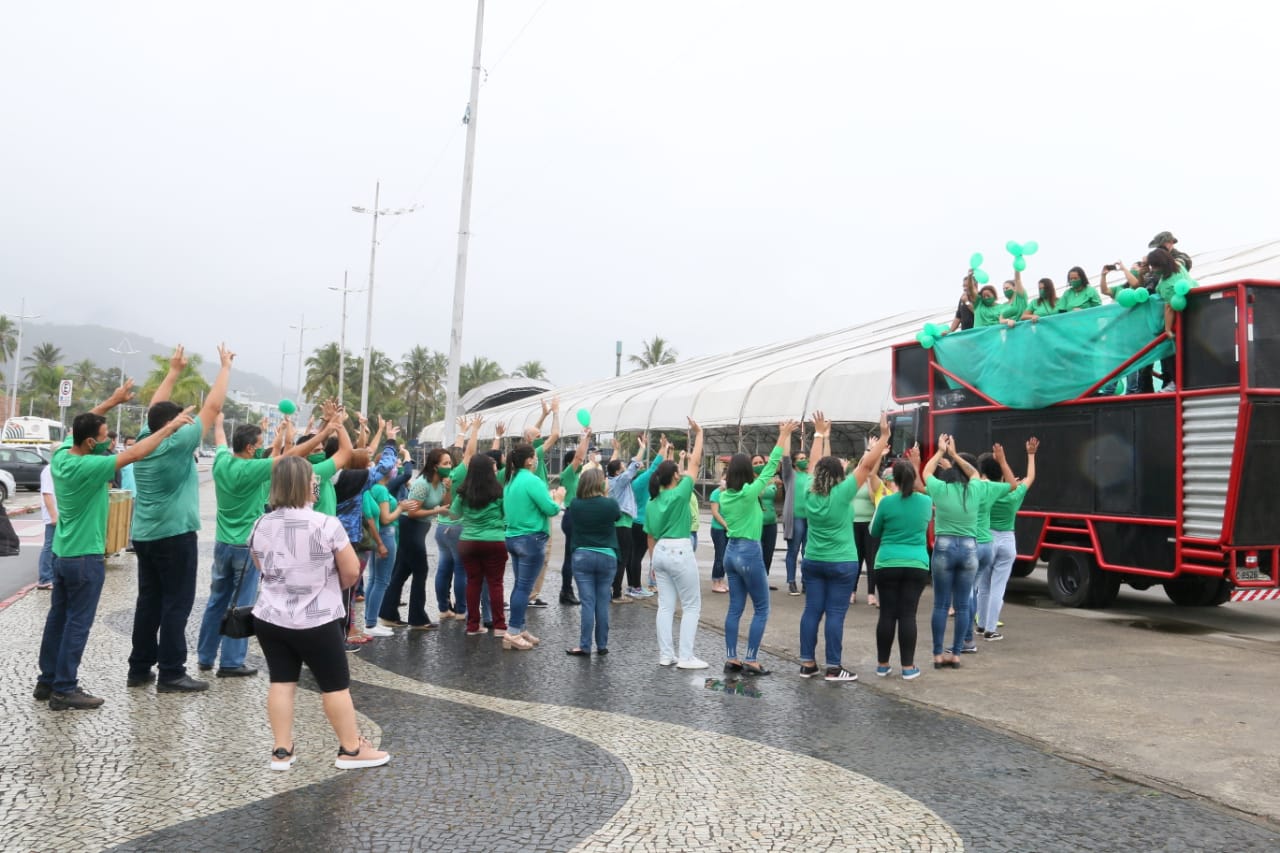 Segunda-feira começa agitada com carreata consciente da APAE