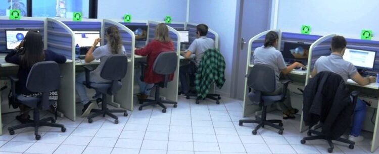 Central 156 chega a 109 mil downloads do aplicativo e retoma atendimento até 20h