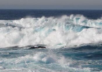 Defesa Civil e Marinha alertam para ressaca e mar grosso na região