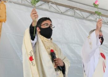 Festa de Santa Terezinha tem missa campal no Complexo do Camaroeiro, em Caraguatatuba