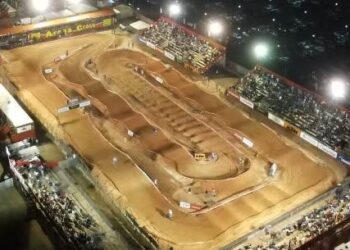 1ª Etapa do Arena Cross esquenta economia de Caraguatatuba e arrecada duas toneladas de alimentos