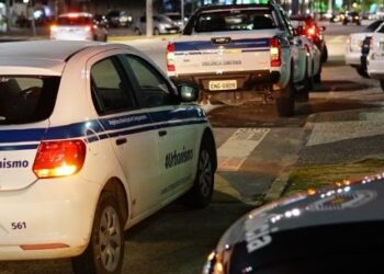Fiscalização no feriado prolongado tem de festa de aniversário encerrada a ônibus de turismo de um dia multados