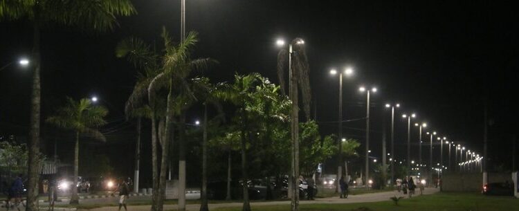 Prefeitura de Caraguatatuba entrega dois pontos de iluminação no bairro Travessão