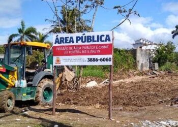 Prefeitura de Caraguatatuba retira materiais de área pública no Jardim Britânia