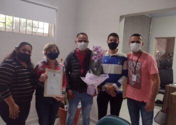 Vereador Dé Construtor homenageia Dra. Gisele Kemp