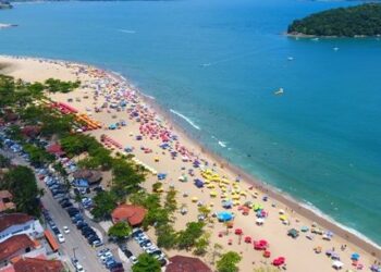 Prefeitura de Caraguatatuba notifica quiosques para que mantenham limpeza após fim de atividades