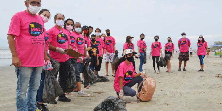 Mais de 1.500 Kg de lixo foram coletados em praias e rios de Caraguatatuba no Dia Mundial da Limpeza 2021