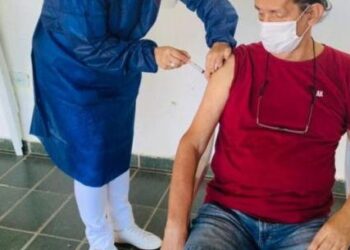 Idosos das Instituições de Longa Permanência começam receber terceira dose contra Covid-19