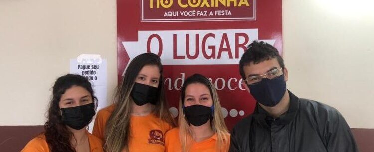 Estabelecimento de Caraguatatuba usa estratégia para aumentar vendas e incentivar vacinação contra Covid