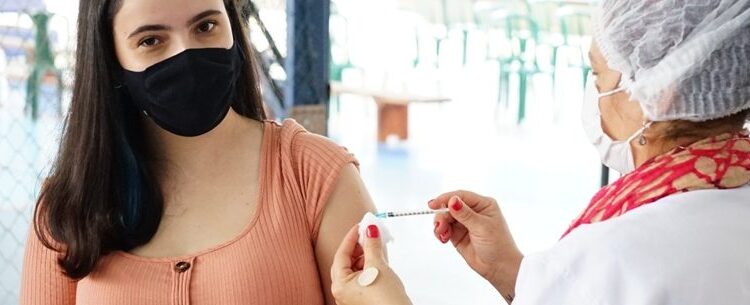 Caraguatatuba zera fila de espera da vacinação contra Covid-19; 2.956 pessoas são agendadas