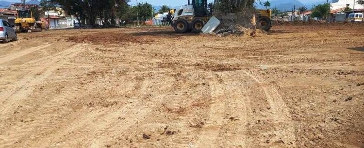 Prefeitura retira 800 toneladas de resíduos de praça pública no Jardim das Palmeiras