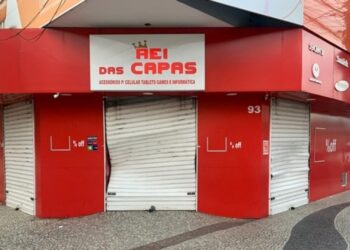 Lojas no Centro de Caraguá são alvos de vandalismo durante ‘fluxo’ nesta madrugada