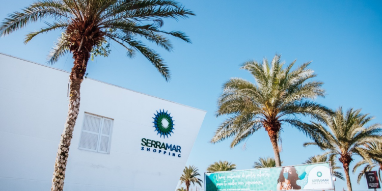 Serramar Shopping comemora 10 anos e presenteia clientes com sorteio de 9 iphones e 1 carro zero km