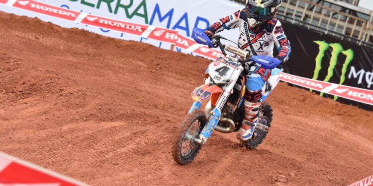 Serramar Shopping recebe abertura do Arena Cross neste sábado com disputas eletrizantes de motociclismo