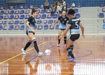 Equipe de Caraguatatuba é vice-campeã no futsal feminino