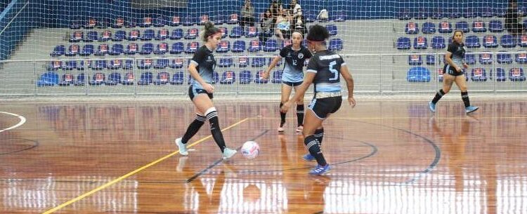 Equipe de Caraguatatuba é vice-campeã no futsal feminino