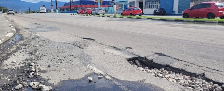 Prefeitura de Caraguatatuba envia ao Estado relatório de buracos e pede recapeamento da Rodovia SP-55