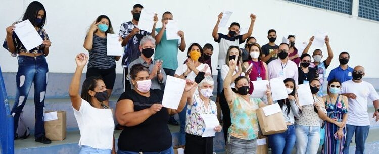 Moradores do Nova Caraguá II concluem curso de Barbeiro do SESI e recebem certificado e kit de trabalho