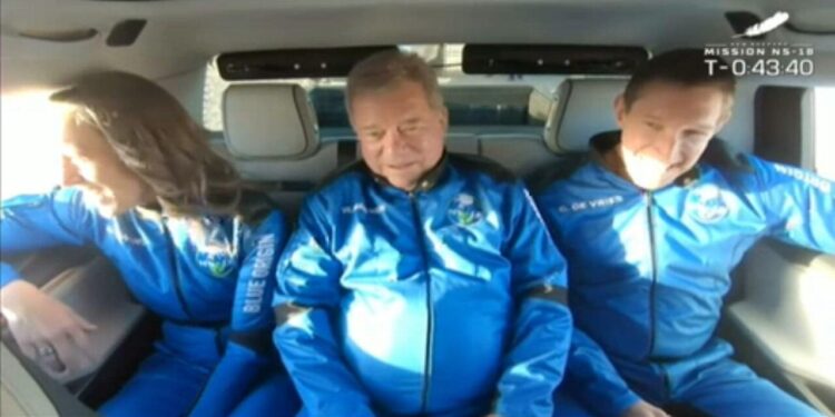 ‘Capitão Kirk’: ator William Shatner se torna a pessoa mais velha a ir ao espaço, aos 90 anos