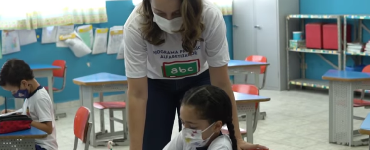 Em comemoração ao Dia dos Professores, Caraguatatuba transmite live musical nesta sexta (15)