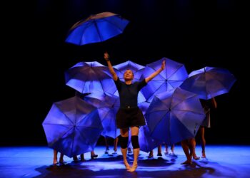 Infantil Crocodilo Embaixo da Cama com a  Companhia de Danças de Diadema tem sessão  presencial grátis em  Caraguatatuba