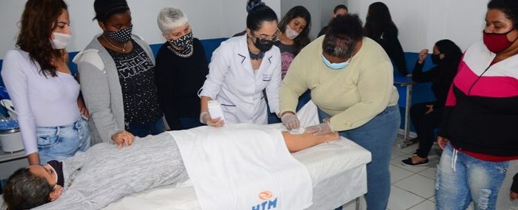 Moradores do Nova Caraguá II concluem cursos de Limpeza de Pele e Depilação oferecidos pela Prefeitura, SESI e CEF