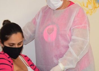 Banco de Leite de Caraguatatuba reforça importância da amamentação e procura novas doadoras durante ‘Outubro Rosa’