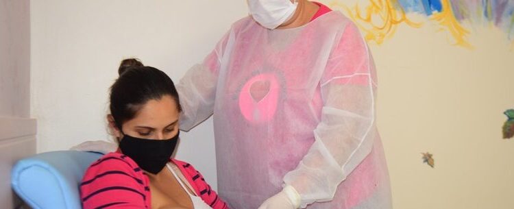 Banco de Leite de Caraguatatuba reforça importância da amamentação e procura novas doadoras durante ‘Outubro Rosa’