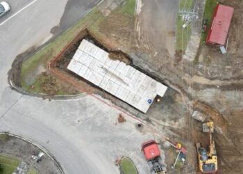 Prefeitura de Caraguatatuba conclui instalação de novas aduelas do Canal Extravasor próxima à Rodovia SP-55