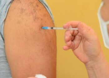 Caraguatatuba antecipa segunda dose da vacina AstraZeneca para 56 dias