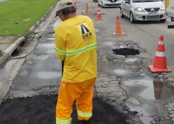 Após cobranças, DER inicia Operação Tapa Buracos no trecho da Rodovia Rio-Santos, em Caraguatatuba