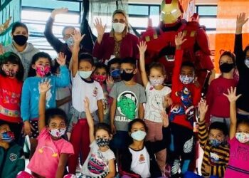 Educação de Caraguatatuba desenvolve ações com participação de super-herói no combate à dengue