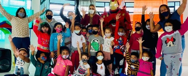 Educação de Caraguatatuba desenvolve ações com participação de super-herói no combate à dengue