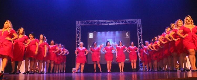 Modelo caraguatatubense vence categoria no 3º Miss Plus Size Litoral Norte 2021
