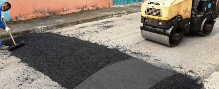 Prefeitura de Caraguatatuba reforça Operação Tapa Buracos e instala lombadas pela cidade