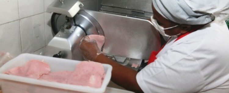 Curso do Fundo Social possibilita à aluna retorno ao mercado de trabalho após dois anos desempregada