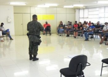 Pescadores artesanais de Caraguatatuba participam de palestra sobre legislação pesqueira