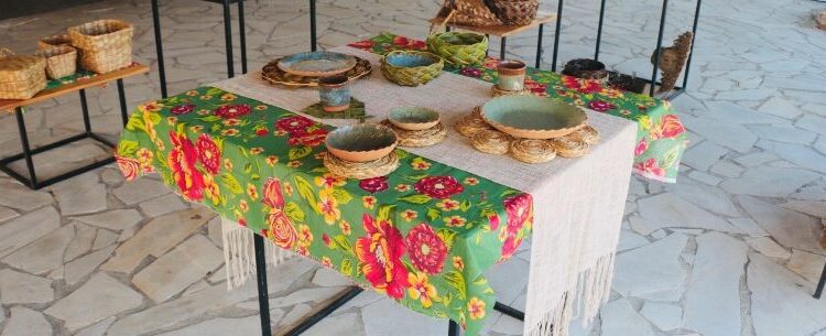 Artistas de Caraguatatuba abrem exposição ‘Tradições e Saberes Artesanais’ na Secretaria de Turismo