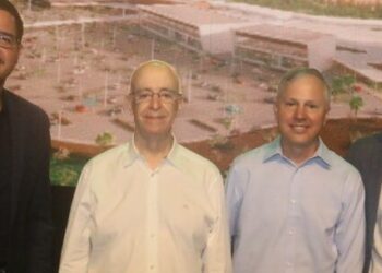Prefeito de Caraguatatuba participa de cerimônia de aniversário de 10 anos do Serramar Shopping