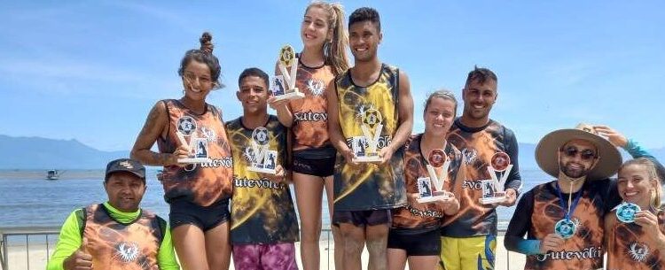 Campeonato ‘Camaroeiro’ de Futevôlei reúne duplas de todo Estado e Caraguá é campeã