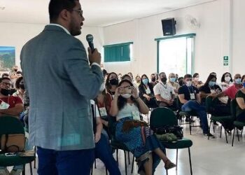 Prefeito de Caraguatatuba apresenta retomada econômica para empresários na Associação Comercial