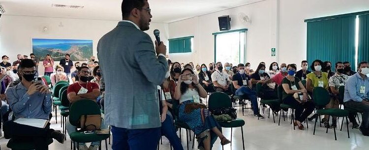 Prefeito de Caraguatatuba apresenta retomada econômica para empresários na Associação Comercial